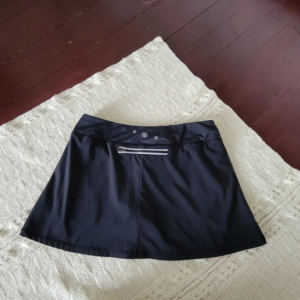 Athleta Second Wind Pleated Running Skort Black Pink Accent size S